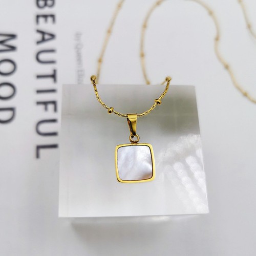 Dây Chuyền Mặt Vuông Đính Xà Cừ Titan Ko Đen TT 3516