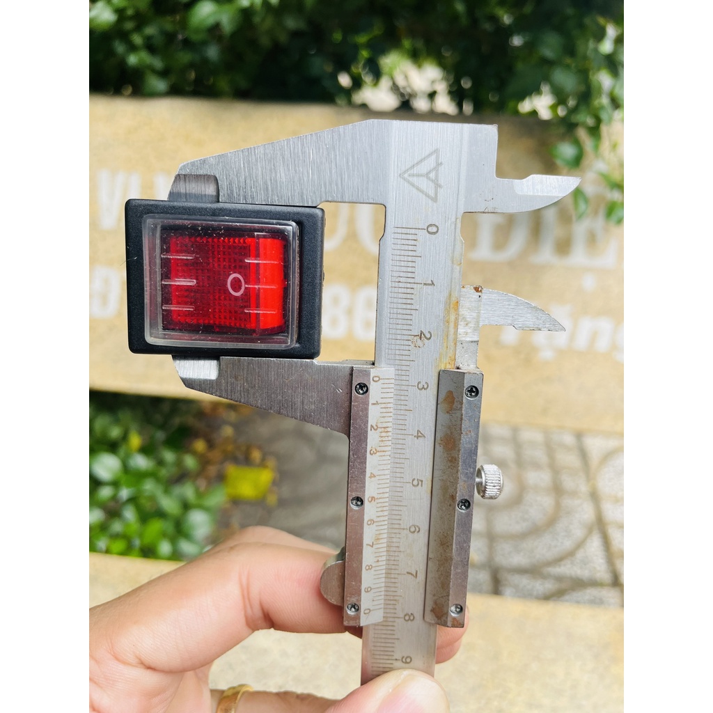 Công tắc nguồn dùng cho máy rửa xe mini gia đình