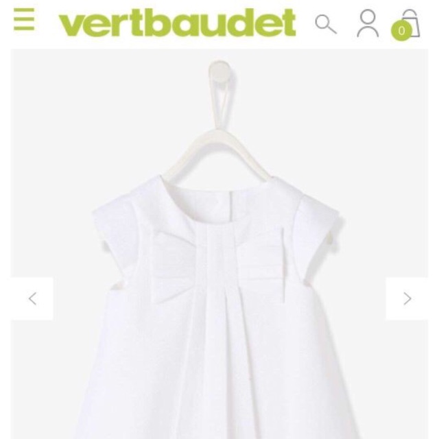 Đầm trắng vertbaudet