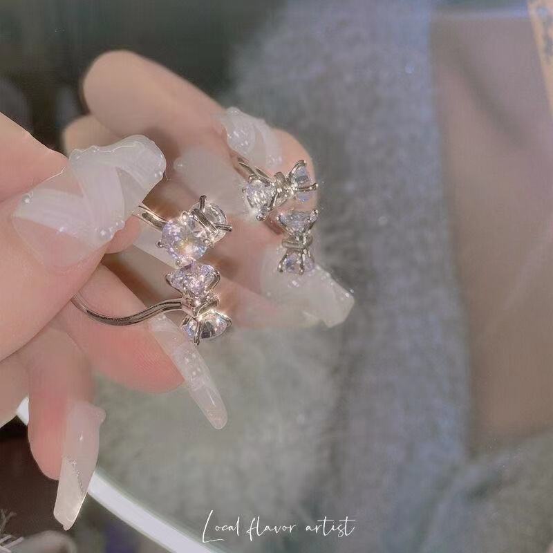 Nhẫn hở hình bướm đính đá zircon