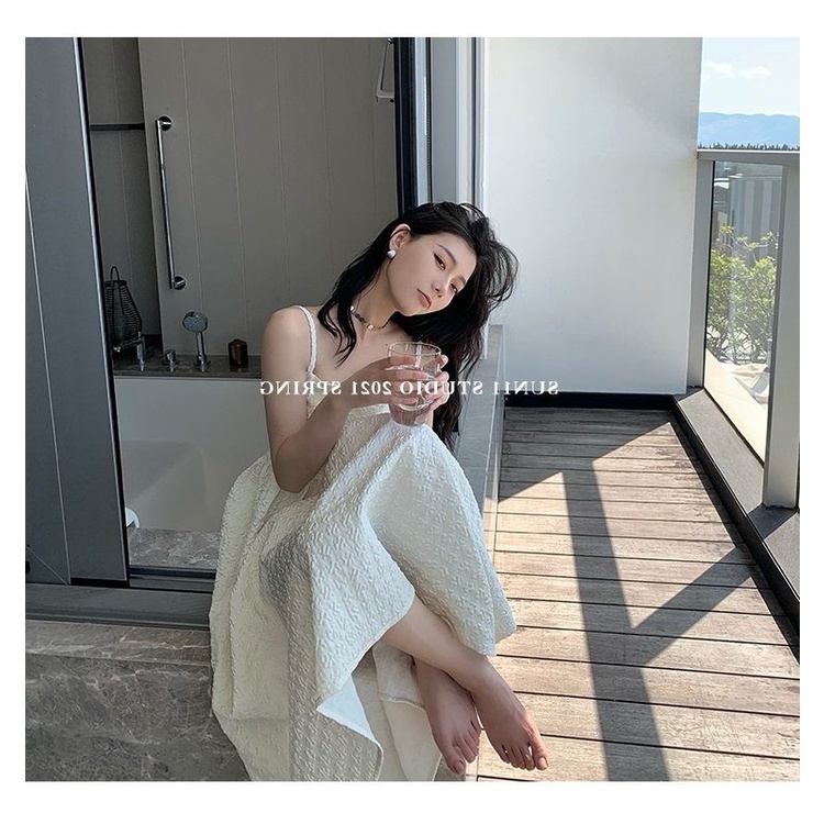 Đầm hai dây màu trắng kiểu Hàn quyến rũ sành điệu dành cho phái nữ