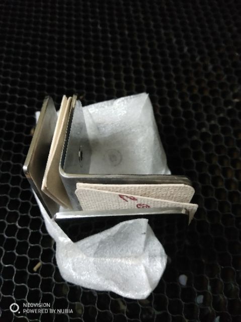 Kẹp kính 90° độ kép