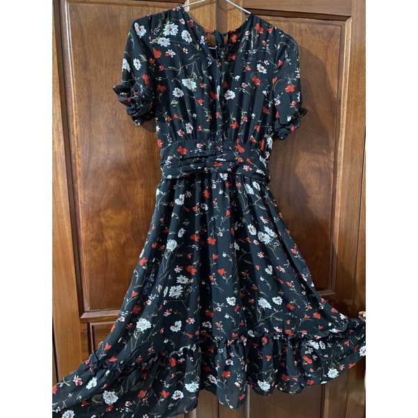 Đầm đen hoa nhí size M used
