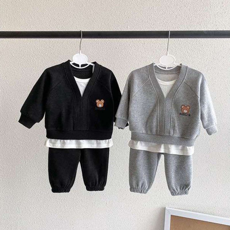 Set quần áo 2 món gồm áo dài tay + quần dài dáng rộng phong cách đường phố cho bé