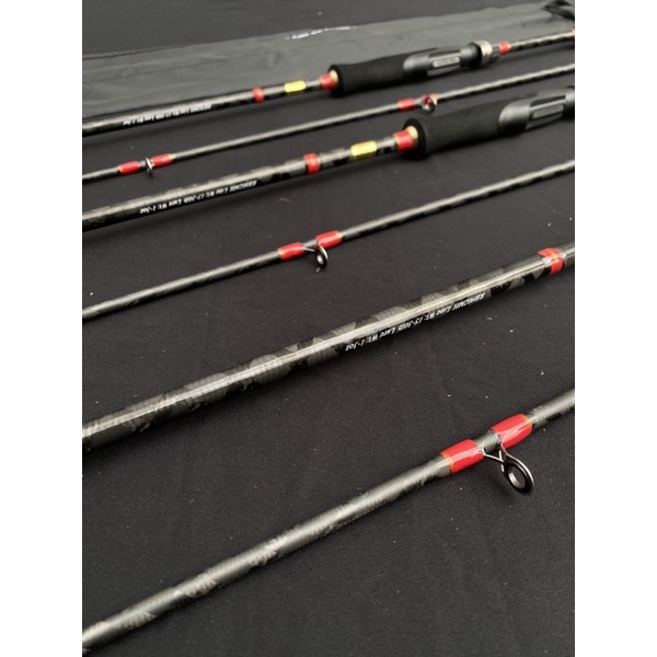 Cần Câu Lure Abu Garcia Red Black carbon 2 da xoắn X toàn thân