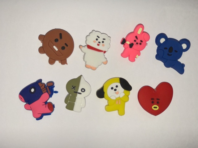 Jibbitz BT21 sticker 2D gắn dép sục lỗ