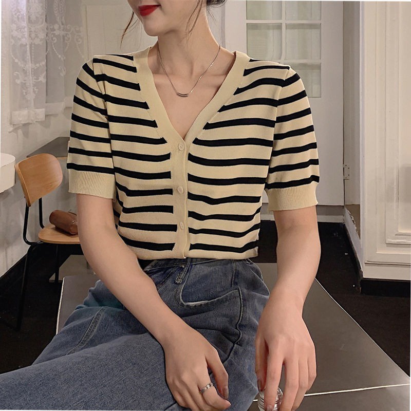 Áo Dệt Kim Ngắn Tay Cổ Chữ V Form Ôm Họa Tiết Kẻ Sọc Thời Trang