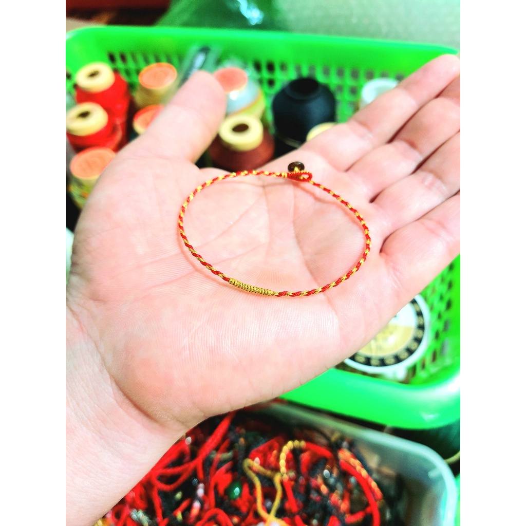 Vòng chỉ đỏ vàng kim nút cài gỗ may mắn - bình an ( để lại size tay )