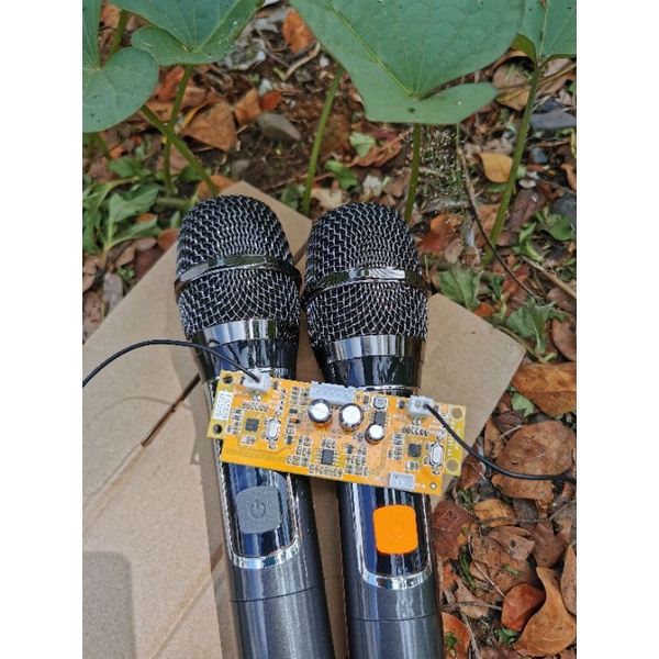 Micro loa kéo Shure UGX888 Sóng UHF Vỏ Nhôm chống hú Cao Cấp Màu Xám Đen