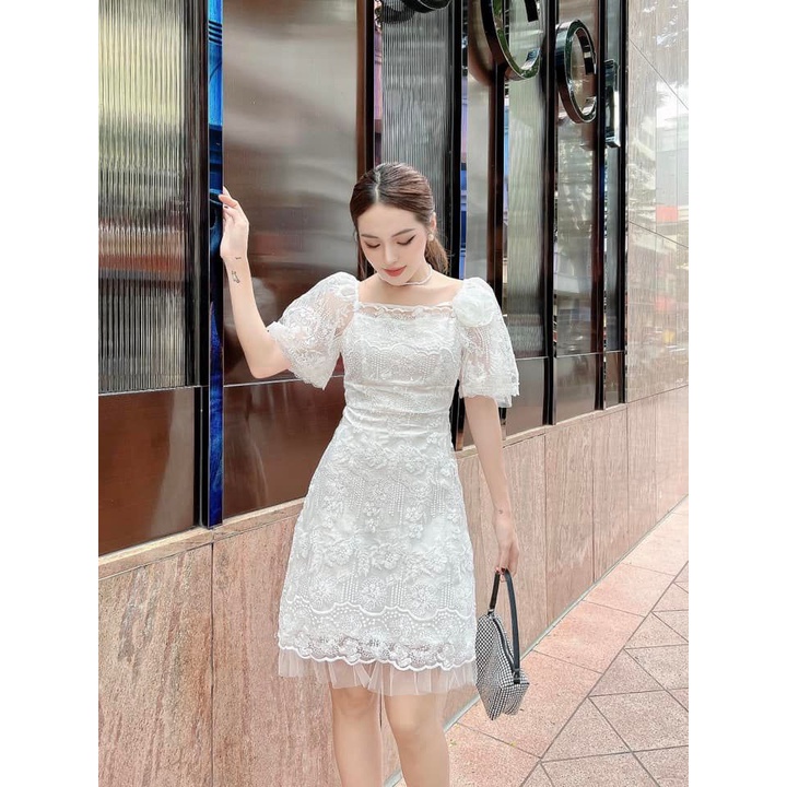 ĐẦM REN HOA NUDE TRẮNG CỔ VUÔNG