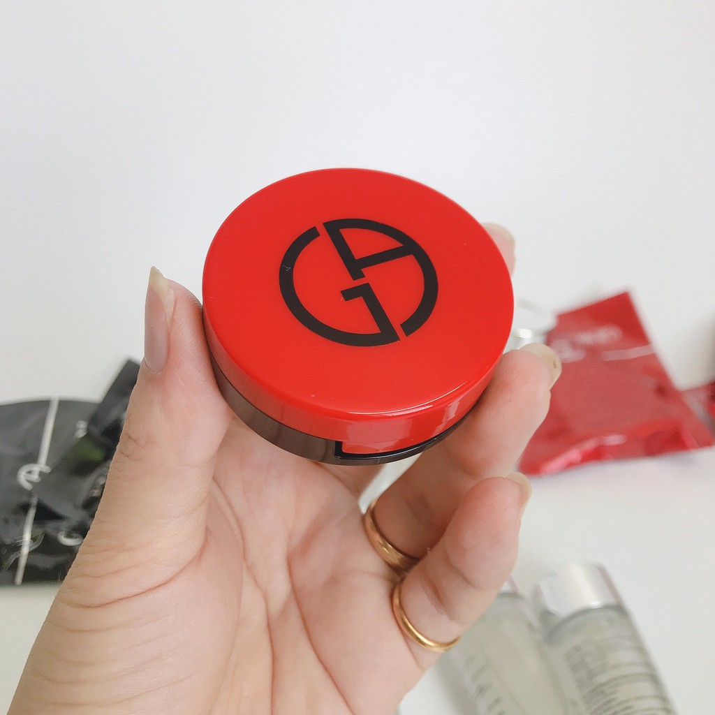 Phấn nước mini Giorgio Armani màu đỏ số 2 | BigBuy360 - bigbuy360.vn