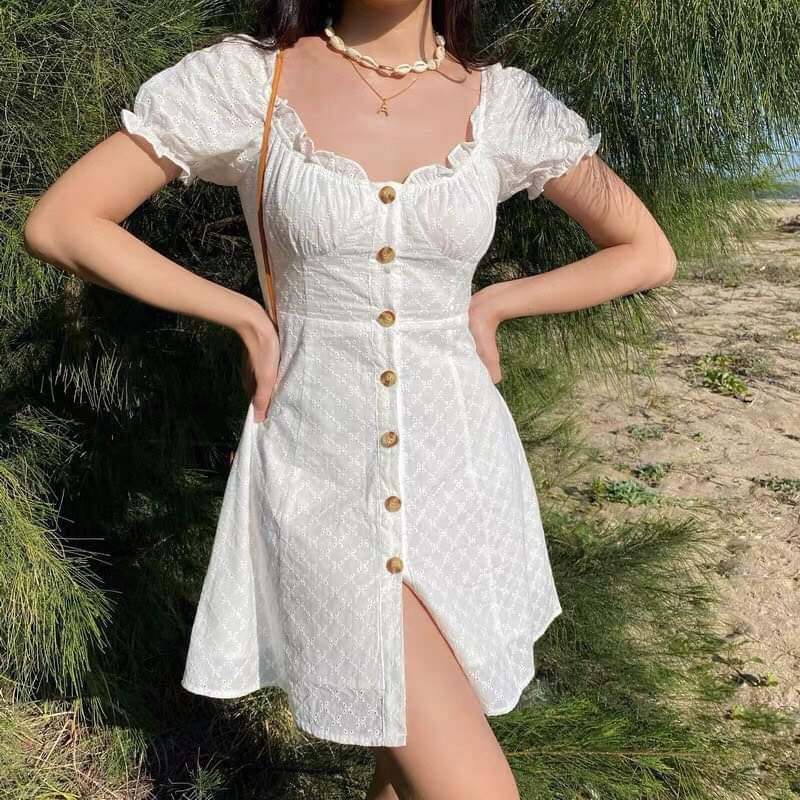 Đầm xô trắng thêu hoa rã ngực