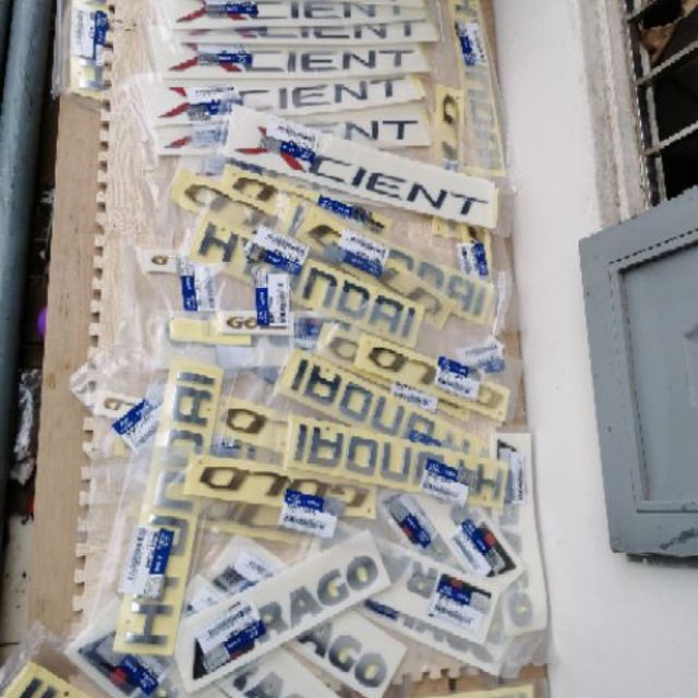 Tem chữ dán chính hãng HUYNDAI XCIENT TRAGO GOLD LIMOSINE