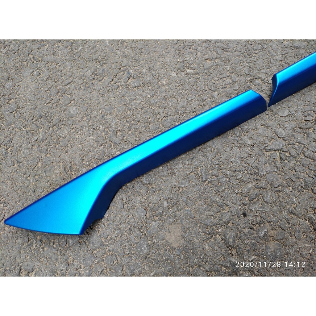 Ốp Calang Xe Toyota Cross 2019 2020 2021 có 2 màu lựa chọn