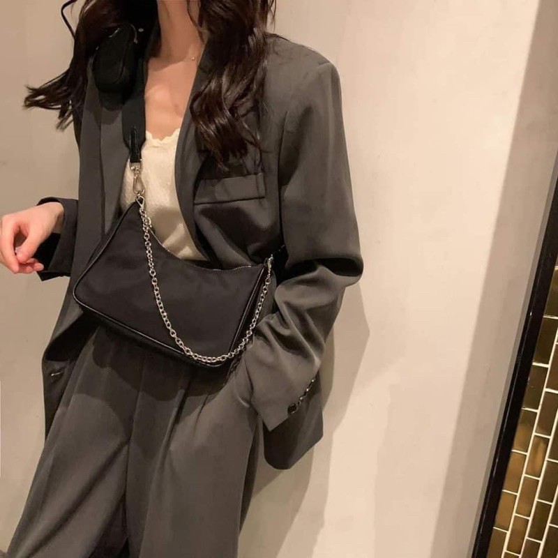 [Mã WAMT2405 giảm 10K đơn 0K] Túi đen đeo chéo phối dây xích cá tính cực chất