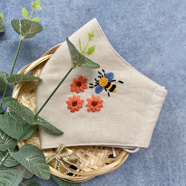 Khẩu trang vải linen thêu tay