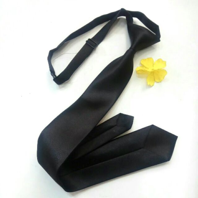 Cà vạt thắt sẵn màu đen và đỏ cờ 50k/1sp , Việt Nam .