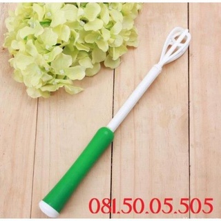 Cây đánh bọt cafe, đánh trứng bằng nhựa có lò xo - Cây tạo bọt cafe bằng nhựa Pb126