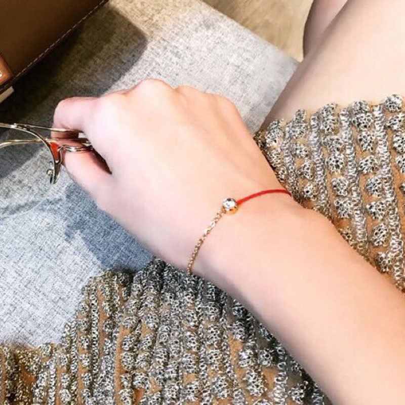 Vòng tay may mắn màu đỏ đính kim cương thiết kế đơn giản