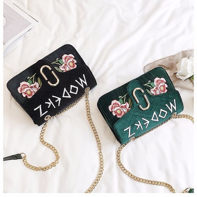 Túi nhung thêu họa tiết