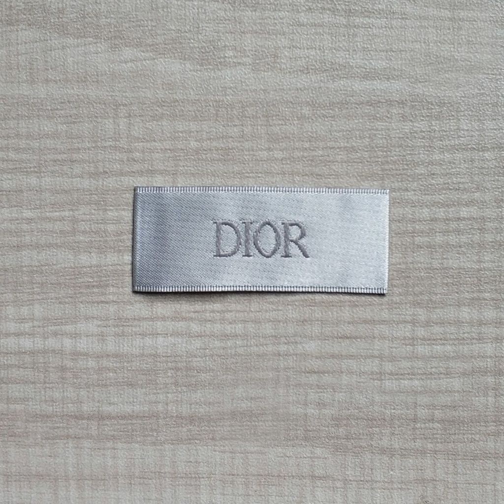 Nhãn Dán Quần Áo Hình Logo Thương Hiệu Đẹp Mắt Tiện Dụng