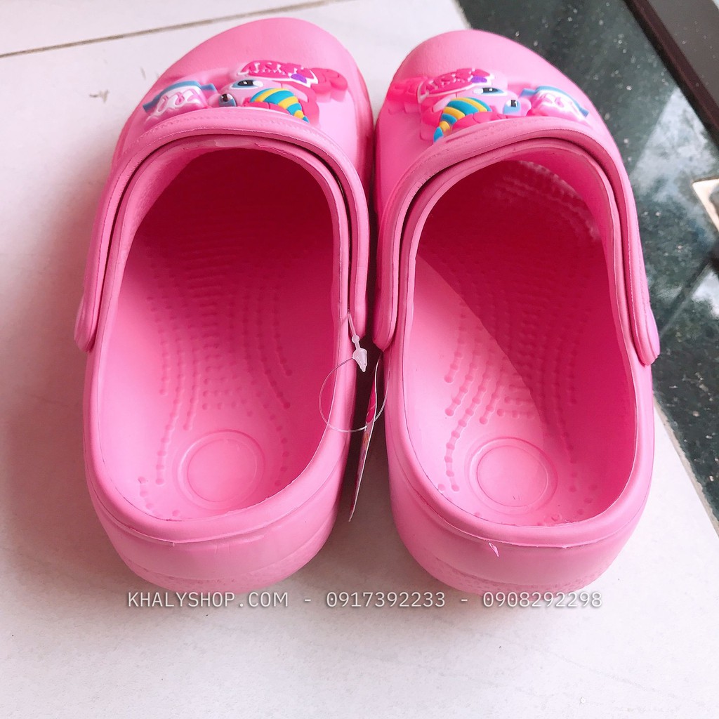 Giày, dép sục có quai và đèn Led hình Pony màu hồng lợt còn size 35 cho trẻ em bé gái - 70P5NPNHL9918