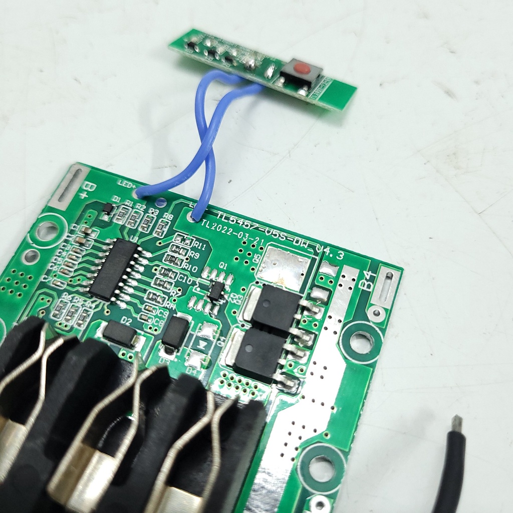 Vỏ pin, mạch bảo vệ pin 20v 10 cell có đèn led báo pin