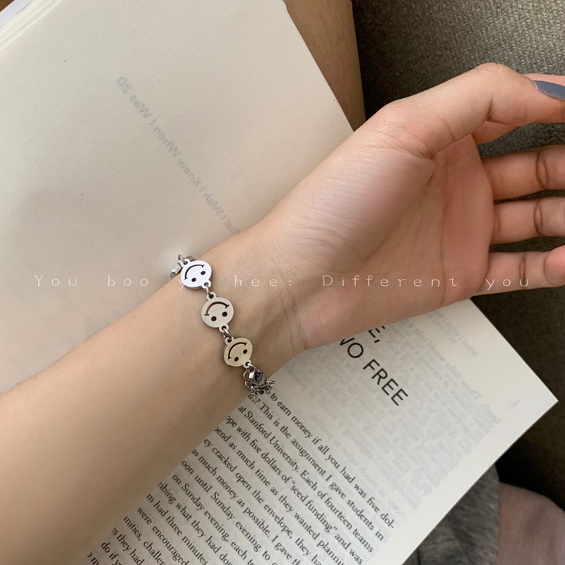 Lắc tay nam nữ hình mặt cười cá tính