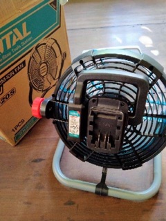 QUẠT MÁY DÙNG PIN TOTAL TFALI2002