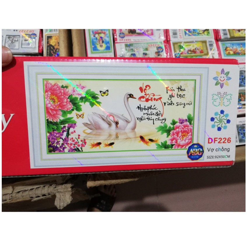 Tranh Đính Đá VỢ CHỒNG (ĐÁ ABC CAO CẤP). Kích Thước: 92cm x 50cm