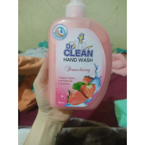 Nước rửa tay,nước rửa tay kháng khuẩn dưỡng da Dr.Clean hương dâu chai 500ml có vòi