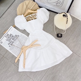 Đầm trắng cổ vuông cúp ngực đuôi cá