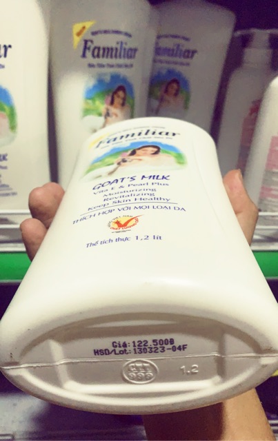 Sữa tắm tinh chất sữa dê Familiar 1,2 lít | BigBuy360 - bigbuy360.vn