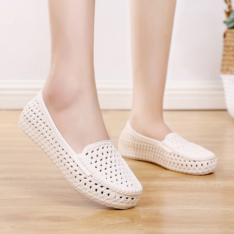 Giày nhựa đi mưa, đi biển - Chất liệu siêu nhẹ