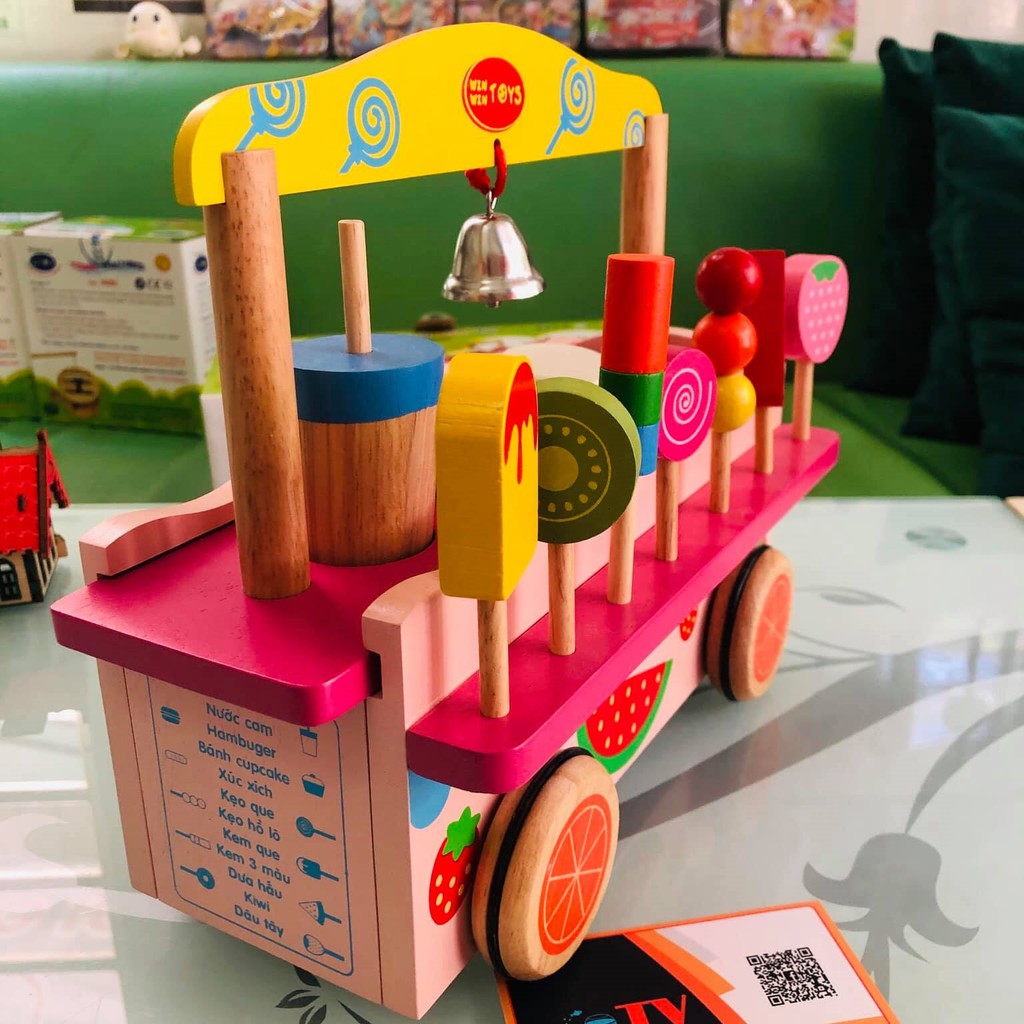 Đồ chơi quầy bán hàng Việt Nam | Bộ gian hàng cho bé Winwintoys | Quầy bán kẹo kem trà sữa dưa hấu dây tây bằng gỗ