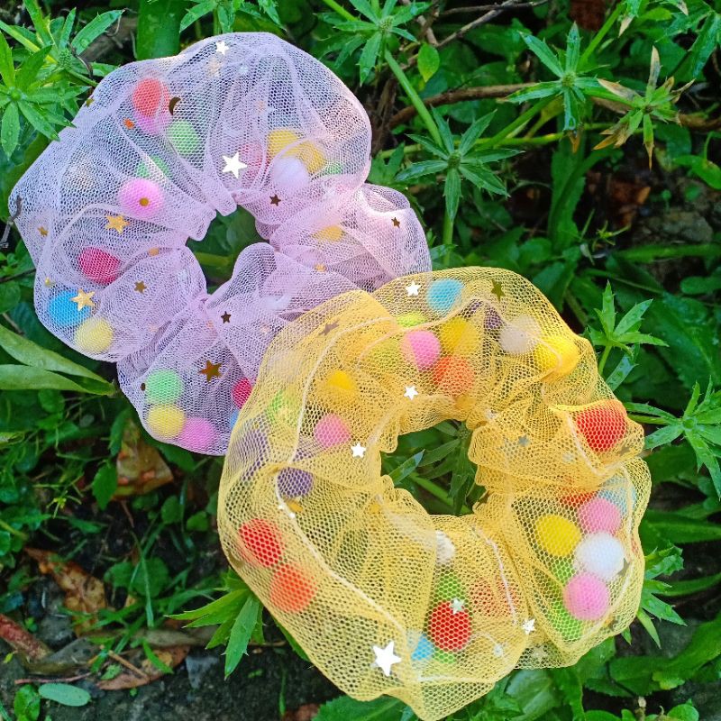 Cột tóc vải scrunchies kèm pom pom