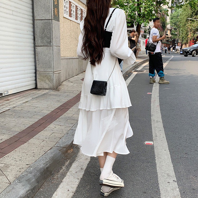 Set váy yếm đen xẻ chân có tầng thời trang cho nữ Hương Su