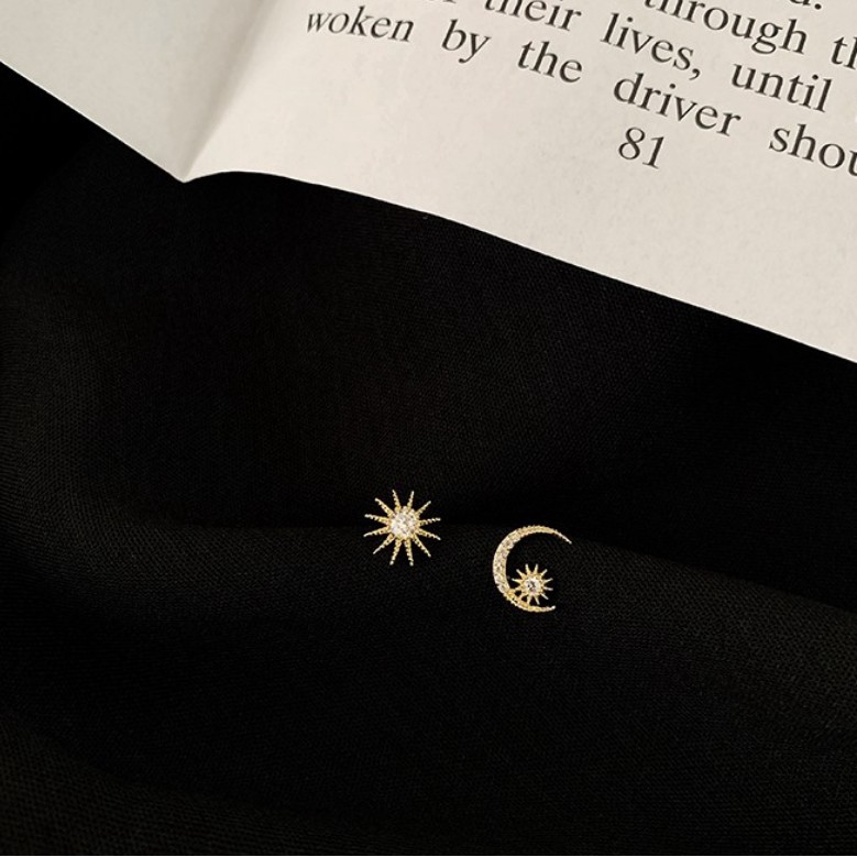 Hoa tai mặt trăng sao bất đối xứng / Khuyên tai / Bông Tai