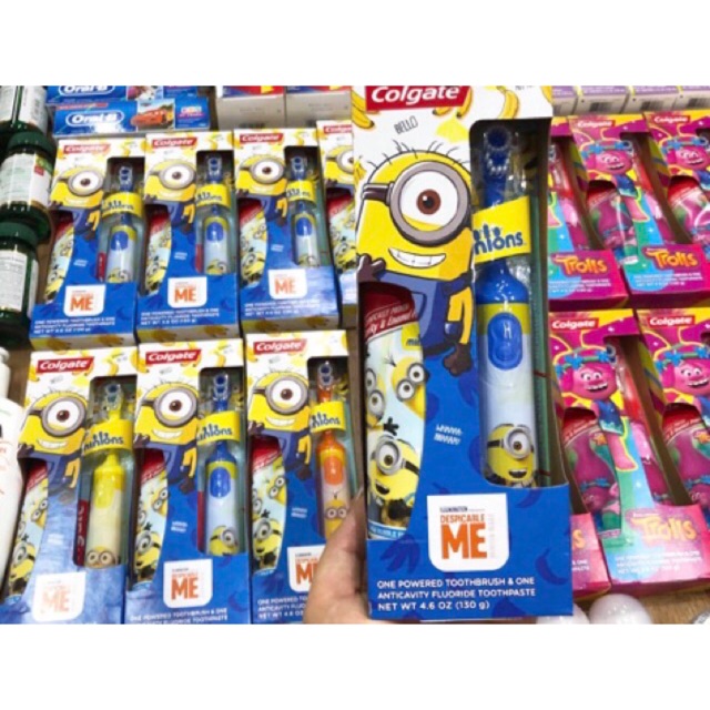 Set bàn chải tự động và kem đánh răng Colgate