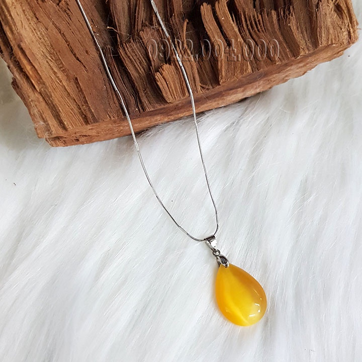 Vòng cổ nữ mặt đá cam đơn giản.