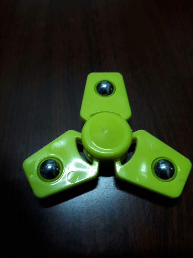 [Mua 1 Tặng 1] Fidget Spinner - Món đồ chơi Con Quay 3 Cánh Bằng Nhựa Cứng