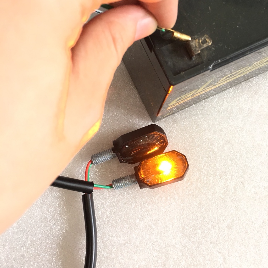 CẶP XI NHAN M1 GẮN CHẾ CÁC DÒNG XE SÁNG VÀNG