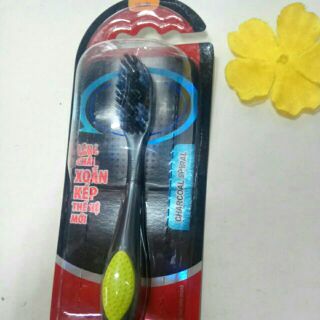 Bàn chải đánh răng siêu mềm Colgate .