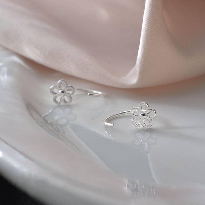 Đôi Bông Tai Mạ Bạc Hình Bông Hoa Dễ Thương Dành Cho Nữ