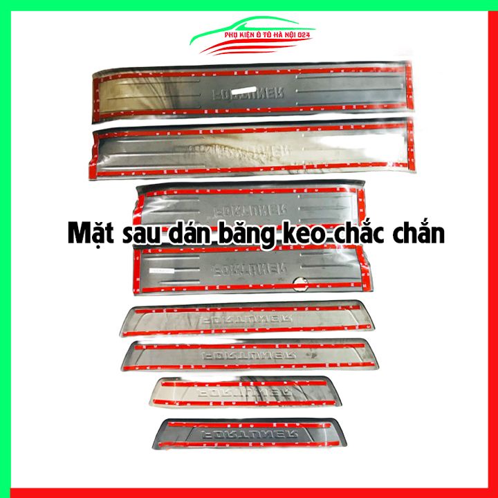 Ốp bậc cửa nẹp bước chân TITAN ô tô Fortuner 2017-2020 chống trầy bảo vệ xe