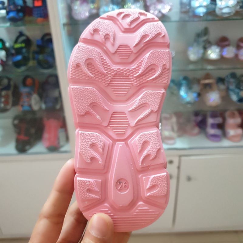 Giày bé gái có đèn led phát sáng kiểu sandal quai ngang xinh xắn