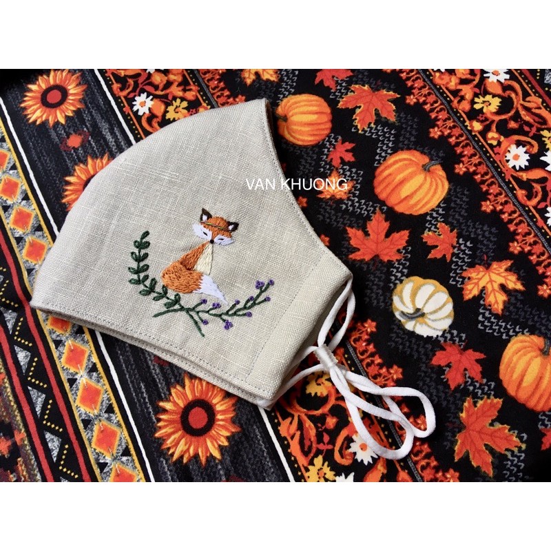 Khẩu trang vải Linen thêu tay hình con cáo