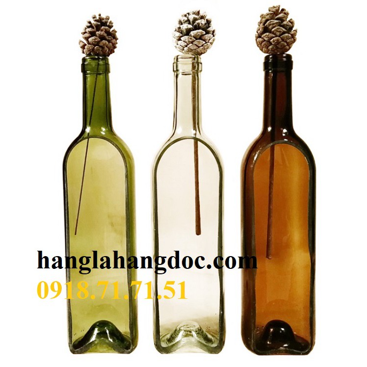 Chai rượu vang cắt dọc chứa trái cây, làm tiểu cảnh, trồng cây lơ lửng độc đáo