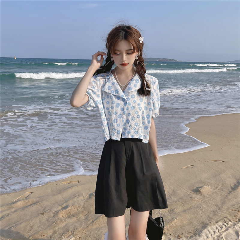 Áo croptop tay ngắn in hoa 10% 30K 99K FAGREEN245