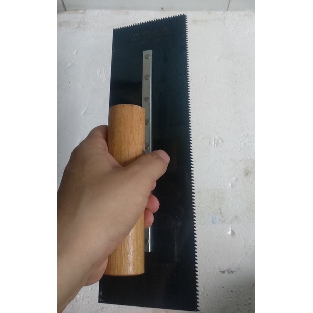Bàn bả răng cưa